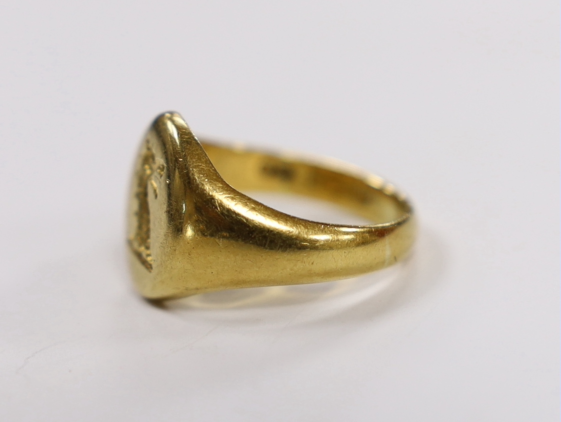 A gentleman's 1970's 18ct gold oval signet ring, carved with family crest, size Q, 11.8 grams.